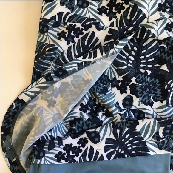 Plus size Hawaiian print skort - Picture 2 of 7